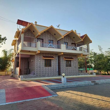 Farmhouse Close To Nature - Kesari Farm Gandhinagar Eksteriør billede