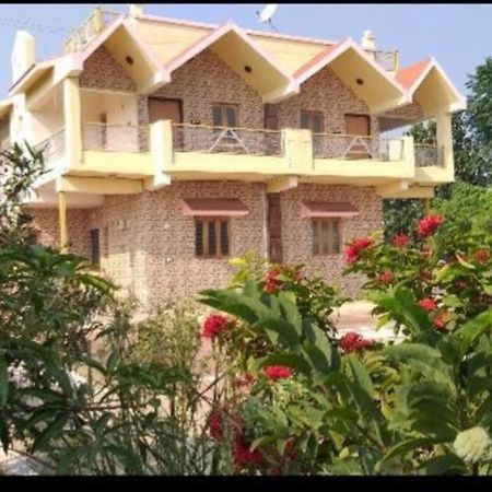 Farmhouse Close To Nature - Kesari Farm Gandhinagar Eksteriør billede