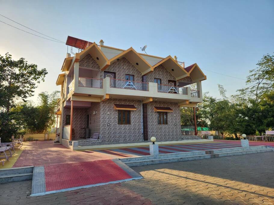 Farmhouse Close To Nature - Kesari Farm Gandhinagar Eksteriør billede